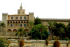 Vista frontal del Palacio Real de la Almudaina