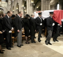 El Rey durante el funeral