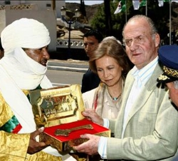 Don Juan Carlos y Doña Sofía reciben las llaves de Djanet