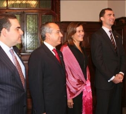 De izquierda a derecha, el Presidente de El Salvador, Elías Antonio Saca, su homólogo de México, Felipe Calderón, la Primera Dama de México, Margarita