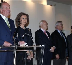 Don Juan Carlos, durante sus palabras a la colectividad española en Egipto, en presencia de Doña Sofía, los ministros de Asuntos Exteriores y de Coope