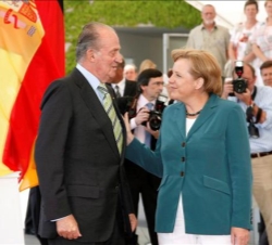 Su Majestad el Rey y la Canciller alemana, Angela Merkel, mantuvieron un encuentro en la Cancillería Federal