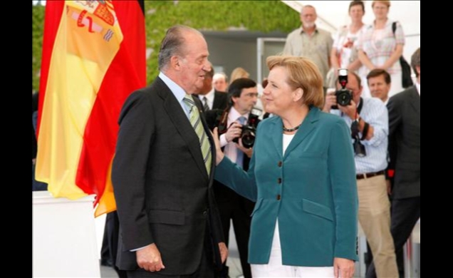 Su Majestad el Rey y la Canciller alemana, Angela Merkel, mantuvieron un encuentro en la Cancillería Federal
