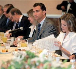 Los Príncipes de Asturias durante el desayuno con representantes de las principales empresas españolas en México