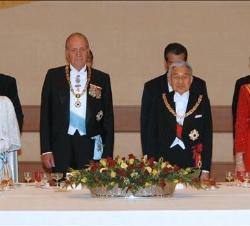 Los Reyes y los Emperadores de Japón, Akihito y Michiko, durante la Cena de Gala en el Palacio Imperial de Tokio