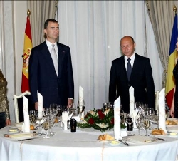 Los Príncipes con el Presidente Basescu y su esposa, en la cena oficial en el Palacio Cotroceni