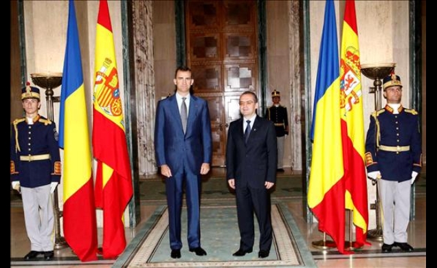 Don Felipe y el primer ministro de Rumanía, Emil Boc