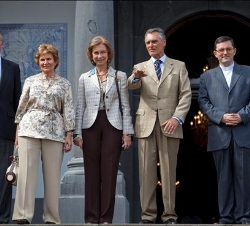 Sus Majestades con el Presidente portugués y su esposa, en la Iglesia de Nuestra Señora del Monte