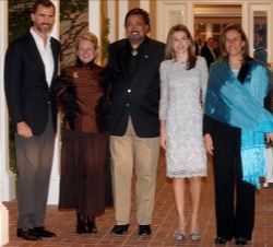 Los Príncipes, con el gobernador de Nuevo México y su esposa, y la Primera Dama de México, momentos antes de la cena en la residencia del gobiernador