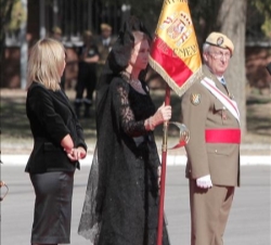 Su Majestad la Reina acompañada por la Directora General de Protección Civil y emergencias, Pilar Gallego, y el jefe de la Unidad Militar de Emergenci