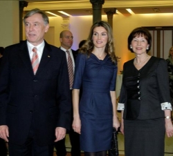 Su Alteza Real acompañada por el Presidente de la República de Alemania y su esposa a su llegada al Palacio Presidencial de Bellevue