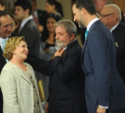 El Príncipe conversa con el Presidente saliente, Luiz Inácio Lula da Silva, y su esposa, Marisa Leticia