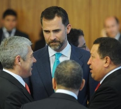 Su Alteza Real, con el Primer Ministro portugúes, José Sócrates, el Presidente de Venezuela, Hugo Chávez, y el Presidente de El Salvador, Mauricio Fun
