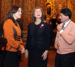 Doña Sofía, en su paseo por el casco histórico de Quito, visitó la Iglesia de la Compañía de Jesús