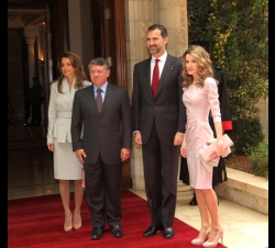Sus Altezas Reales los Príncipes de Asturias, junto a los Reyes de Jordania, momentos antes del almuerzo
