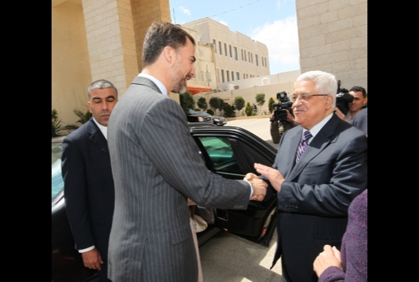 Don Felipe es recibido por el Presidente de la Autoridad Nacional Palestina