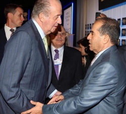 Su Majestad el Rey saluda al presidente ejecutivo del Consejo Transitorio Libio (CNT), Mahmoud Jibril