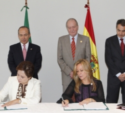 Durante la firma de los acuerdos entre España y los Estados Unidos Mexicanos