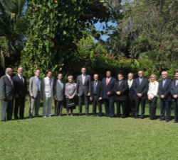 El Príncipe con miembros destacados de la política nicaragüense con los que almorzó