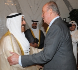 Saludo entre Don Juan Carlos y el Emir del Estado de Kuwait
