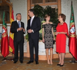 Los Príncipes de Asturias, junto al Presidente de la República Portuguesa y su esposa, en el Palacio de Quelúz