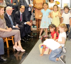 La Princesa durante su visita a la Escuela de Primaria Emily Dickinson
