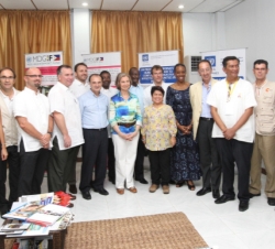 Fotografía de grupo con el personal de la Academia de Cambio Climático de Legazpi