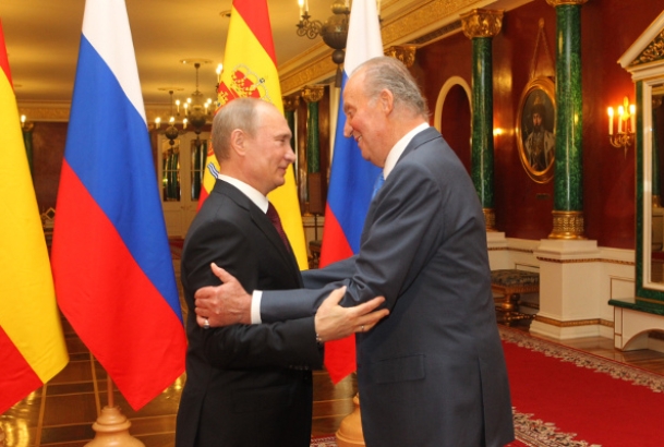 Saludo entre el Rey y el presidente de la Federación Rusa, Vladimir Putin