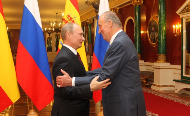 Saludo entre el Rey y el presidente de la Federación Rusa, Vladimir Putin