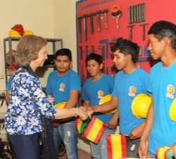 Doña Sofía durante su visita a la Escuela Taller de la Chiquitanía