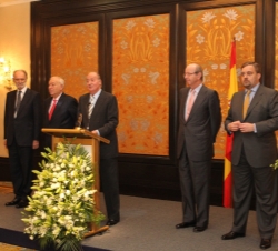 Don Juan Carlos durante su intervención a la colectividad española