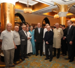Don Juan Carlos durante la recepción a la colectividad española