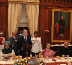 Su Majestad el Rey durante su intervención en la cena ofrecida por el Presidente de la República de la India