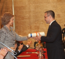 Su Majestad la Reina entrega el Premio Emprendedor a Noriel Pavón