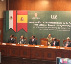 Vista de la mesa presidencial en la inauguración de la sede de la Fundación José Ortega y Gasset - Gregorio Marañón