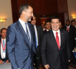 Don Felipe, coincidió con Presidente de Paraguay, Horacio Cartes, en el IX Foro Empresarial Iberoamericano
