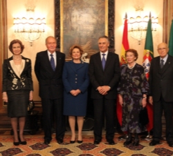 Don Juan Carlos y Doña Sofía, junto al Presidente de la República Portuguesa, Anibal Cavaco Silva, su esposa, Maria Alves da Silva, el Presidente de l