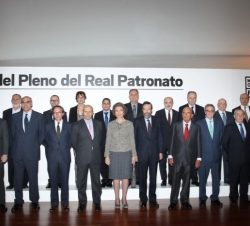 La Reina, con los asistentes a la reunión del Pleno del Real Patronato