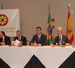 El Príncipe de Asturias durante la reunión mantenida con la Junta directiva de la Cámara de Comercio Española en Brasil