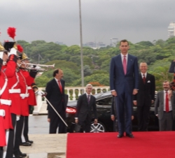 Don Felipe a su llegada al Palacio Bandeirantes