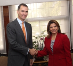 Don Felipe junto a la Presidenta saliente de la República de Costa Rica, Laura Chinchilla