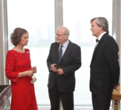 Doña Sofía acompañada por el embajador Representante Permanente de España ante la ONU, Román Oyarzun, y del director Ejecutivo de Unicef, Anthony Lake