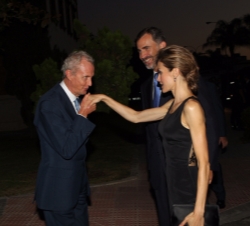 Su Majestad la Reina recibe el saludo de ministro de Defensa, Pedro Morenés