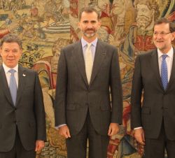 Su Majestad el Rey junto al Presidente de la República de Colombia, Juan Manuel Santos y el presidente del Gobierno, Mariano Rajoy