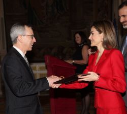 Su Majestad la Reina hace entrega a Joan Massagué del Premio Nacional de Investigación "Santiago Ramón y Cajal", en el área de Biología