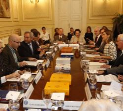 Vista general de la reunión con el Consejo Asesor y lingüistas de la Fundéu BBVA.