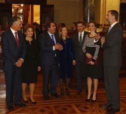 Los Reyes y el Presidente de Portugal y su esposa, con el presidente de la Xunta de Galicia, la ministra de Fomento y el alcalde de A Coruña.