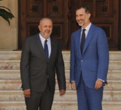 Su Majestad el Rey, con el presidente del Consell de Mallorca, Miquel Ensenyat 
