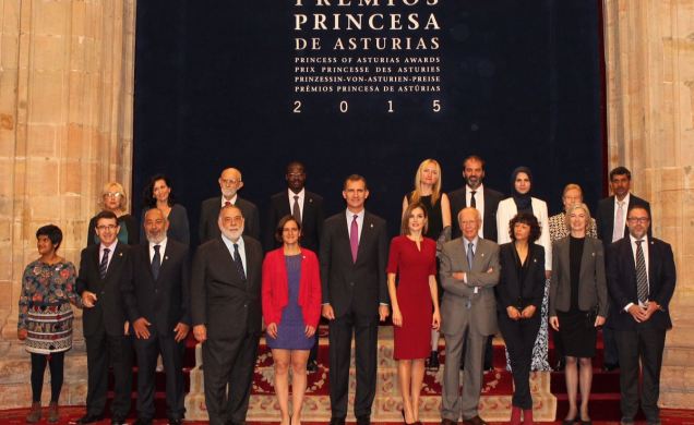 Los Reyes, con los Premios Príncesa de Asturias 2015