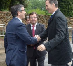 Don Felipe saluda al presidente del Congreso de los Diputados, Patxi López Álvarez
